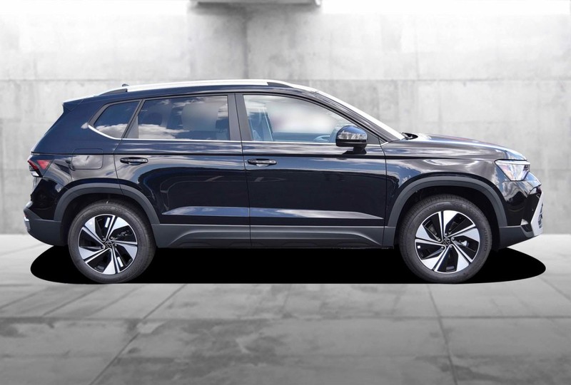 Volkswagen Taos Vehicle Image 05