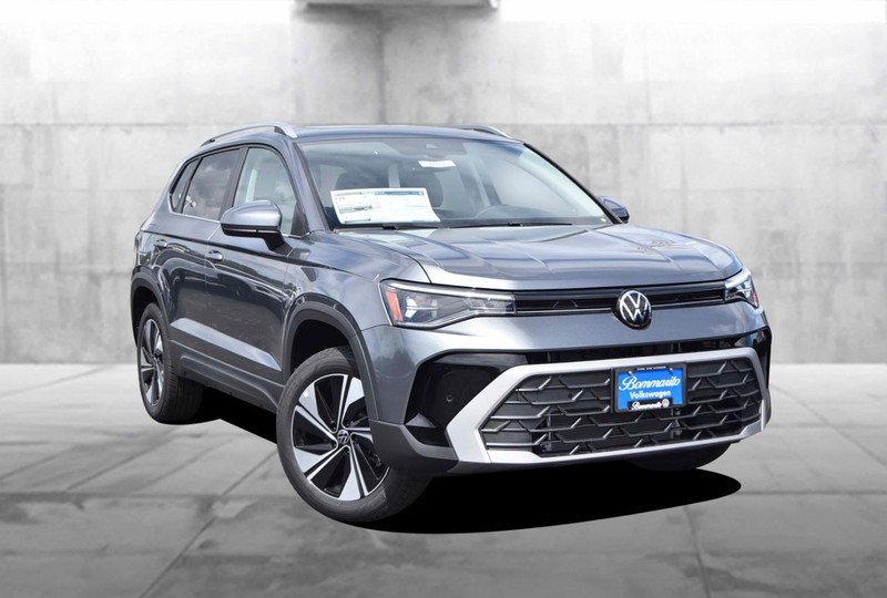 Volkswagen Taos Vehicle Image 02