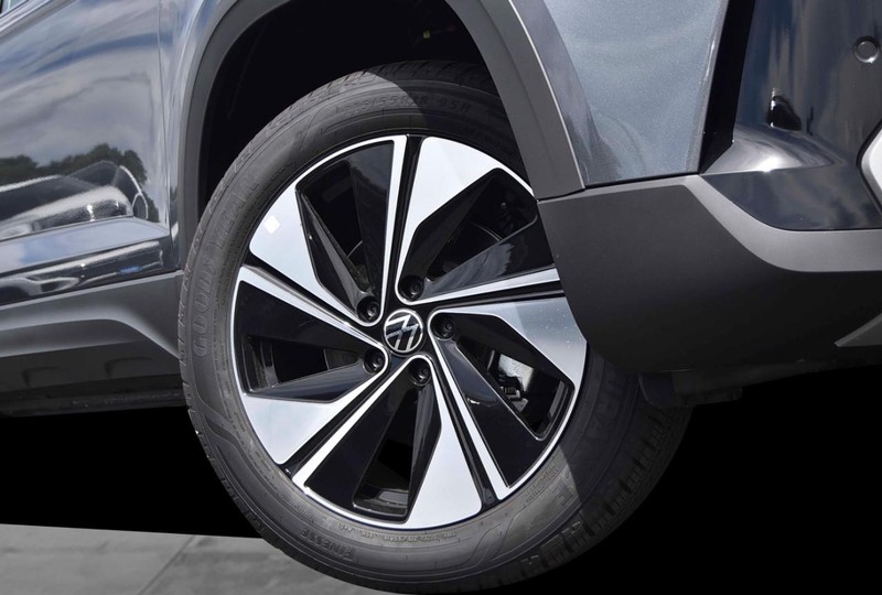 Volkswagen Taos Vehicle Image 03