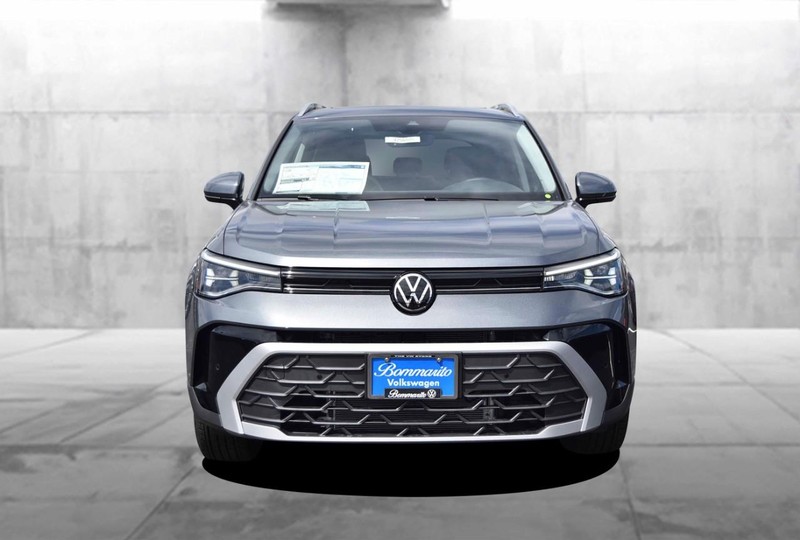 Volkswagen Taos Vehicle Image 04