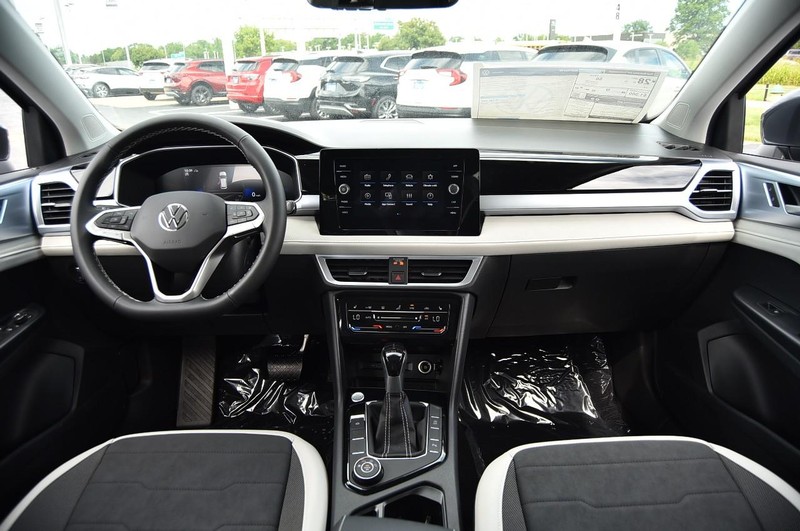 Volkswagen Taos Vehicle Image 07