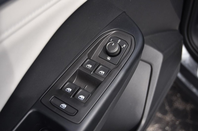 Volkswagen Taos Vehicle Image 08