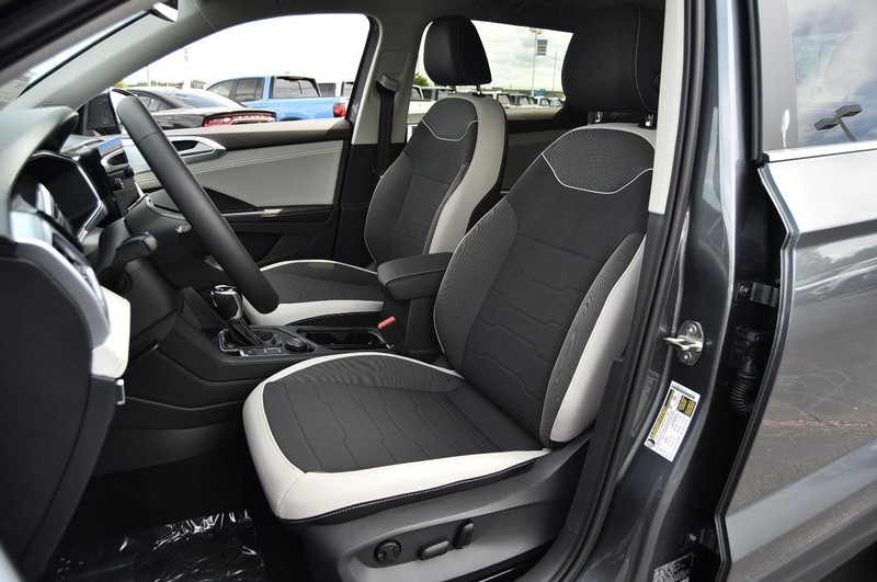 Volkswagen Taos Vehicle Image 19