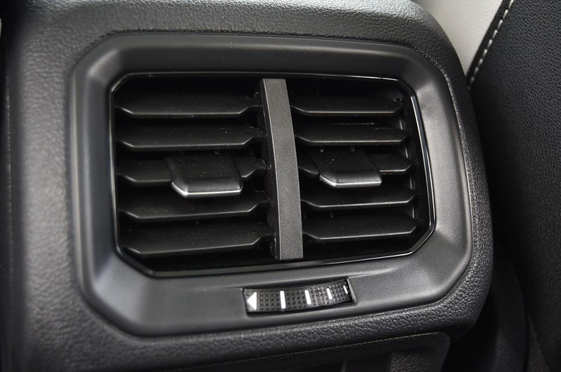Volkswagen Taos Vehicle Image 23