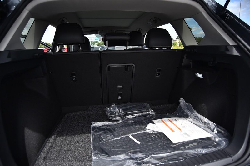 Volkswagen Taos Vehicle Image 25