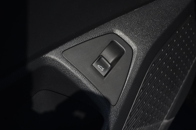 Volkswagen Jetta Vehicle Image 09