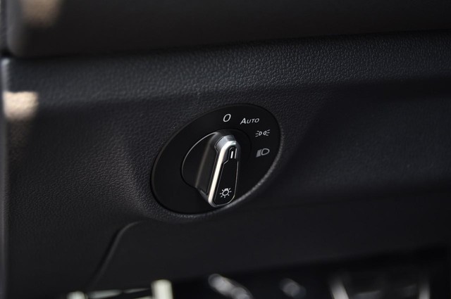 Volkswagen Jetta Vehicle Image 11