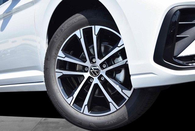 Volkswagen Jetta Vehicle Image 03