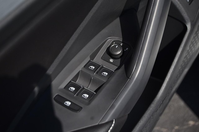 Volkswagen Jetta Vehicle Image 08