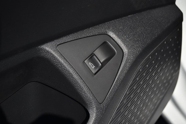 Volkswagen Jetta Vehicle Image 09