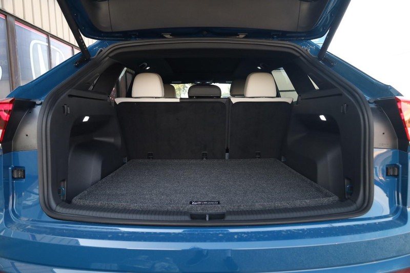 Volkswagen Atlas Cross Sport Vehicle Image 07