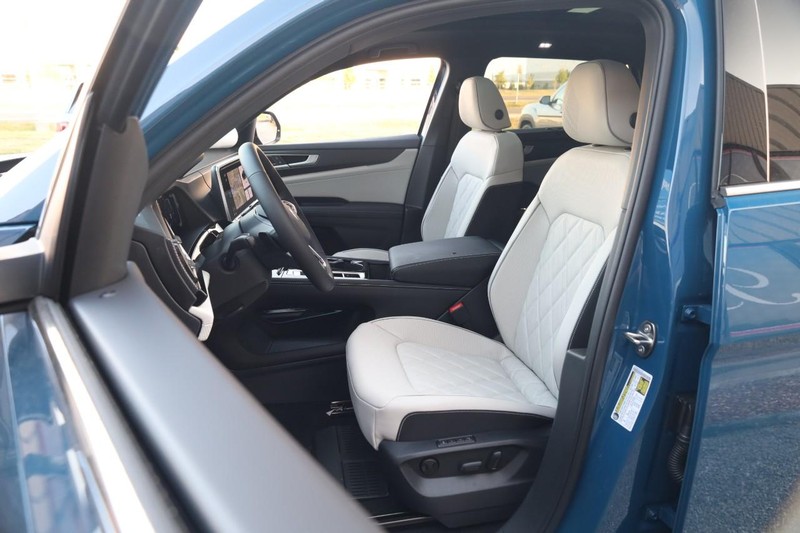 Volkswagen Atlas Cross Sport Vehicle Image 08