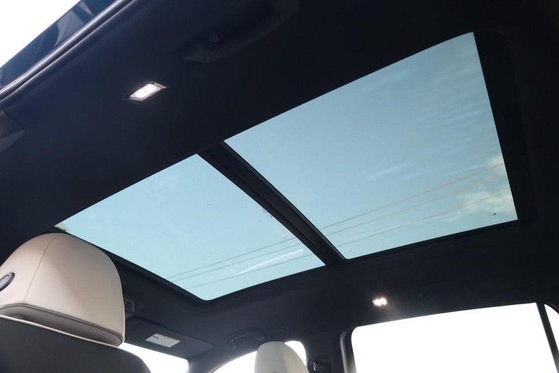 Volkswagen Atlas Cross Sport Vehicle Image 11
