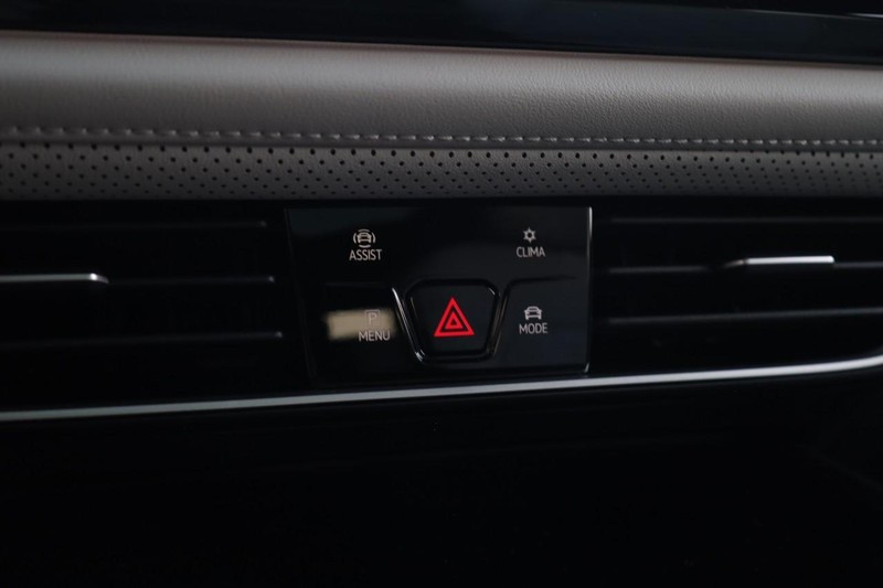 Volkswagen Atlas Cross Sport Vehicle Image 18