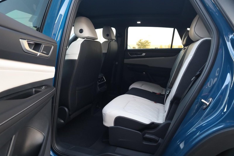 Volkswagen Atlas Cross Sport Vehicle Image 25