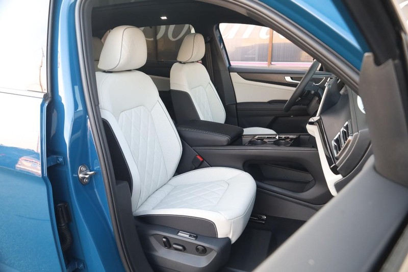 Volkswagen Atlas Cross Sport Vehicle Image 29