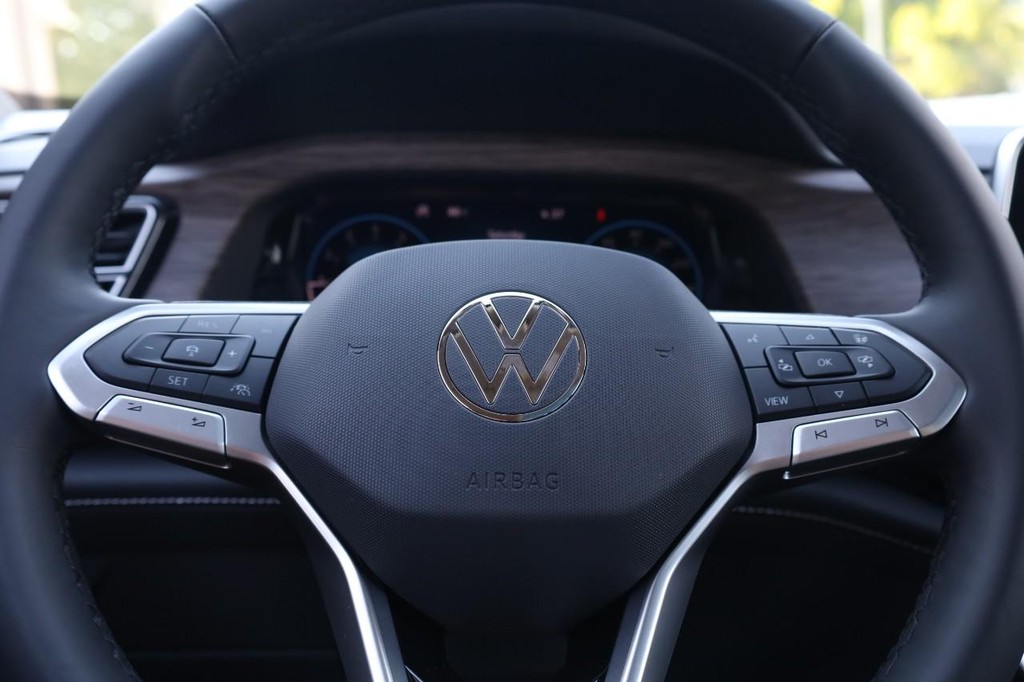 Volkswagen Atlas Vehicle Full-screen Gallery Image 14