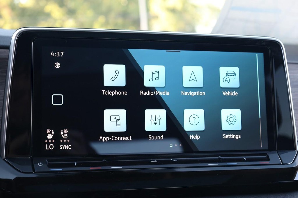 Volkswagen Atlas Vehicle Full-screen Gallery Image 16