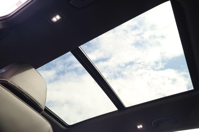 Volkswagen Atlas Cross Sport Vehicle Image 09