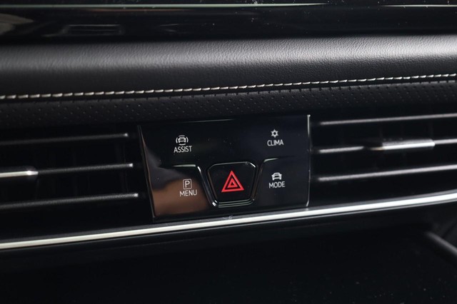 Volkswagen Atlas Cross Sport Vehicle Image 14