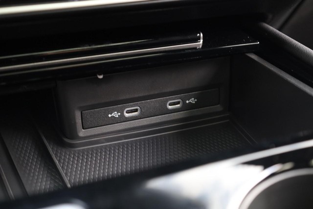 Volkswagen Atlas Cross Sport Vehicle Image 15