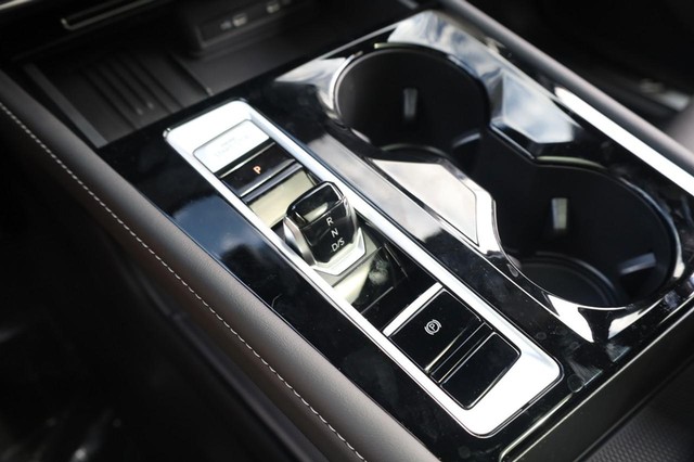 Volkswagen Atlas Cross Sport Vehicle Image 16