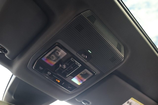 Volkswagen Atlas Cross Sport Vehicle Image 17