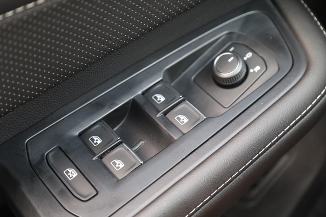 Volkswagen Atlas Cross Sport Vehicle Image 18