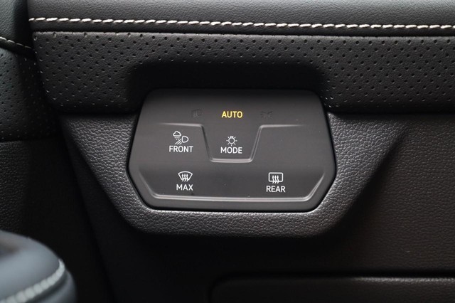 Volkswagen Atlas Cross Sport Vehicle Image 19