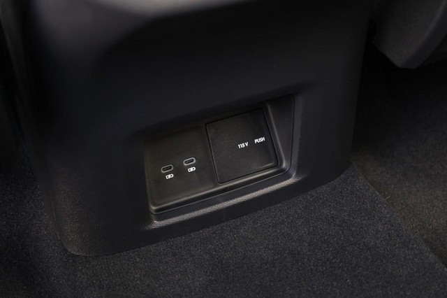 Volkswagen Atlas Cross Sport Vehicle Image 22