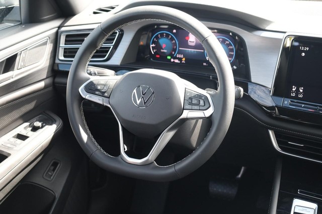 Volkswagen Atlas Cross Sport Vehicle Image 24