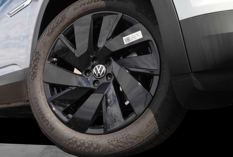 Volkswagen Atlas Cross Sport Vehicle Image 03