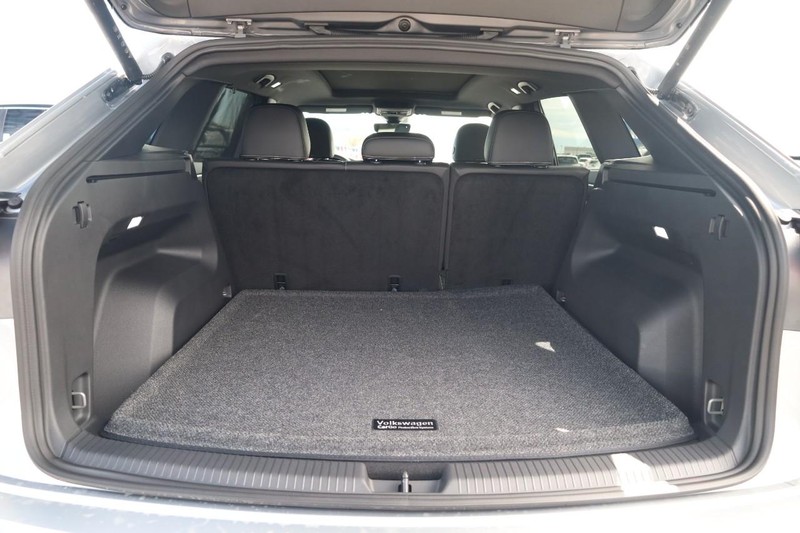 Volkswagen Atlas Cross Sport Vehicle Image 06