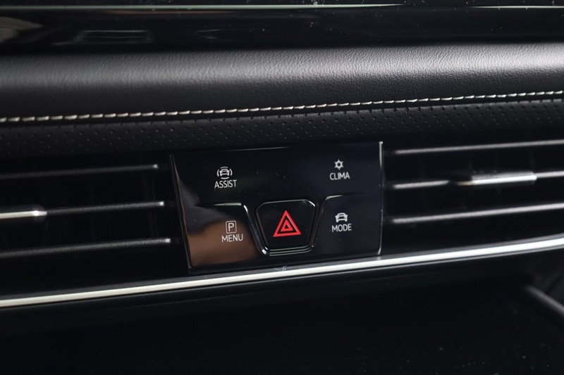 Volkswagen Atlas Cross Sport Vehicle Image 14