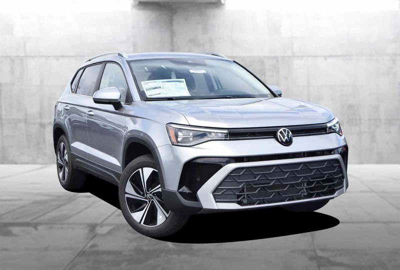 Volkswagen Taos Vehicle Image 02