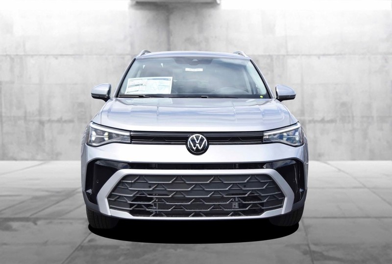 Volkswagen Taos Vehicle Image 04