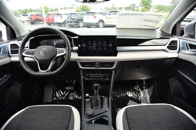 Volkswagen Taos Vehicle Image 07
