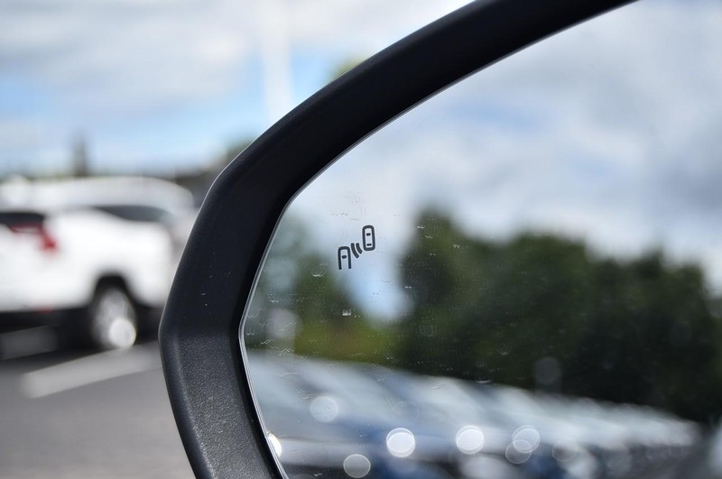 Volkswagen Taos Vehicle Image 09