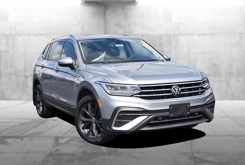 Volkswagen Tiguan Vehicle Image 02