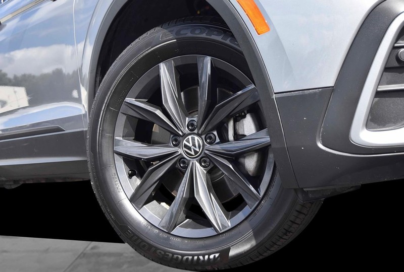 Volkswagen Tiguan Vehicle Image 03