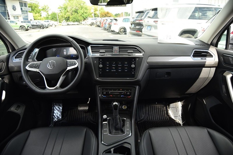 Volkswagen Tiguan Vehicle Image 07
