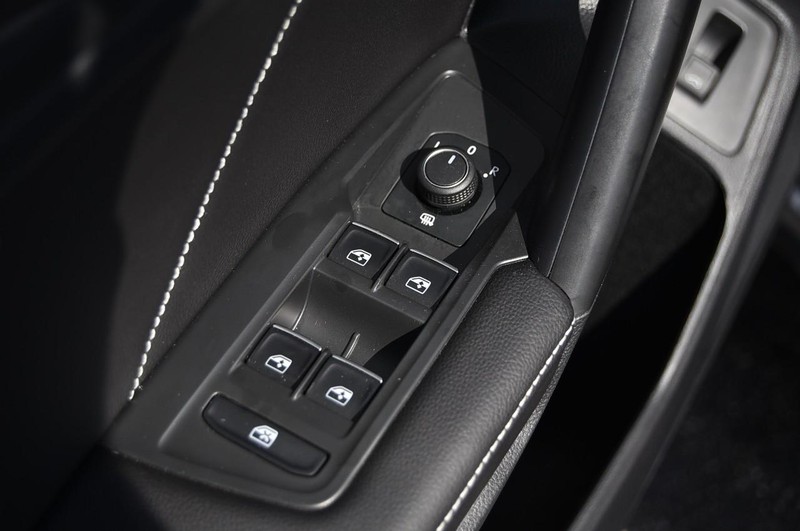 Volkswagen Tiguan Vehicle Image 08