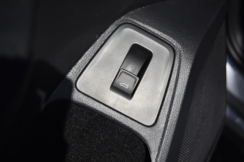 Volkswagen Tiguan Vehicle Image 09