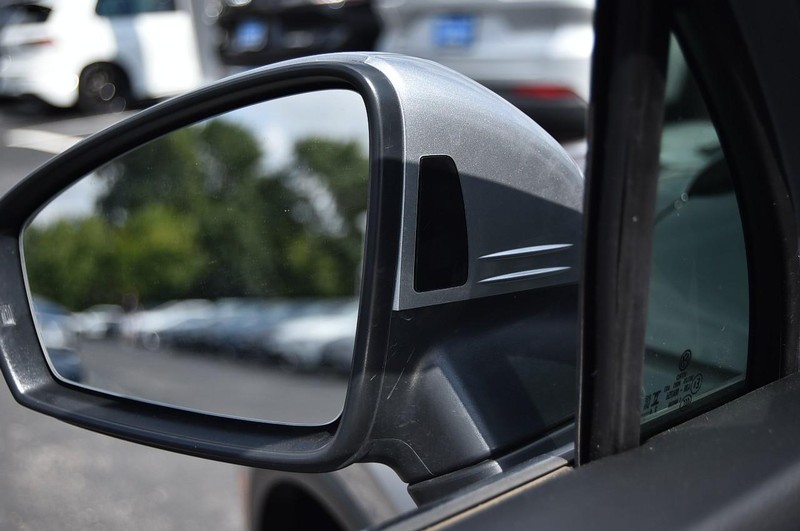 Volkswagen Tiguan Vehicle Image 10