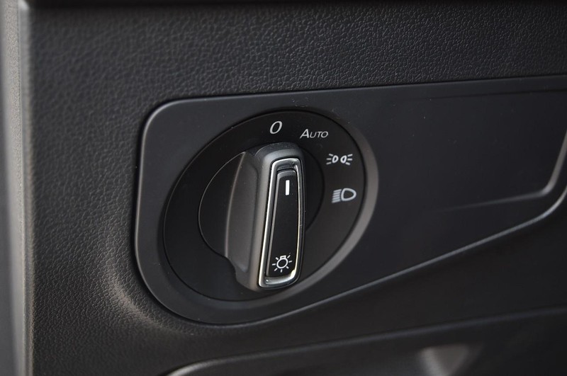 Volkswagen Tiguan Vehicle Image 11