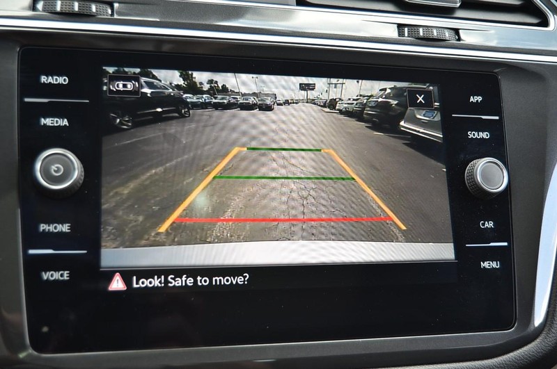 Volkswagen Tiguan Vehicle Image 13