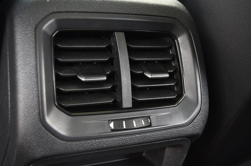 Volkswagen Tiguan Vehicle Image 23