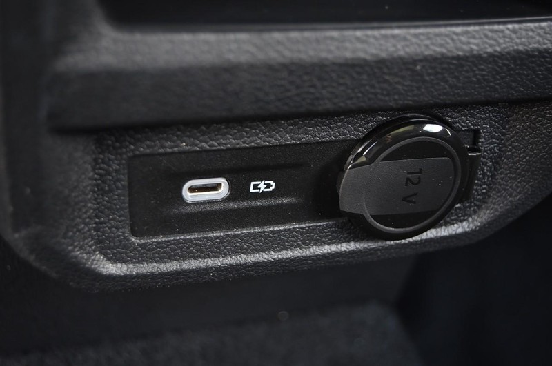 Volkswagen Tiguan Vehicle Image 24