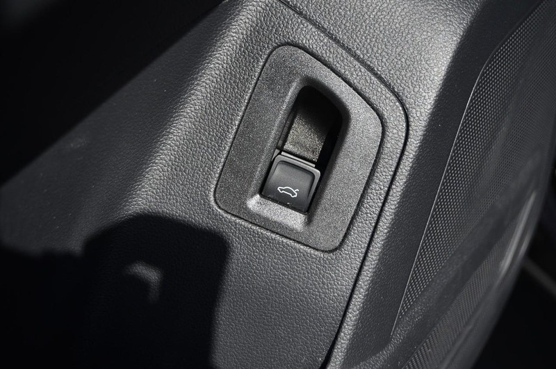 Volkswagen Atlas Cross Sport Vehicle Image 09