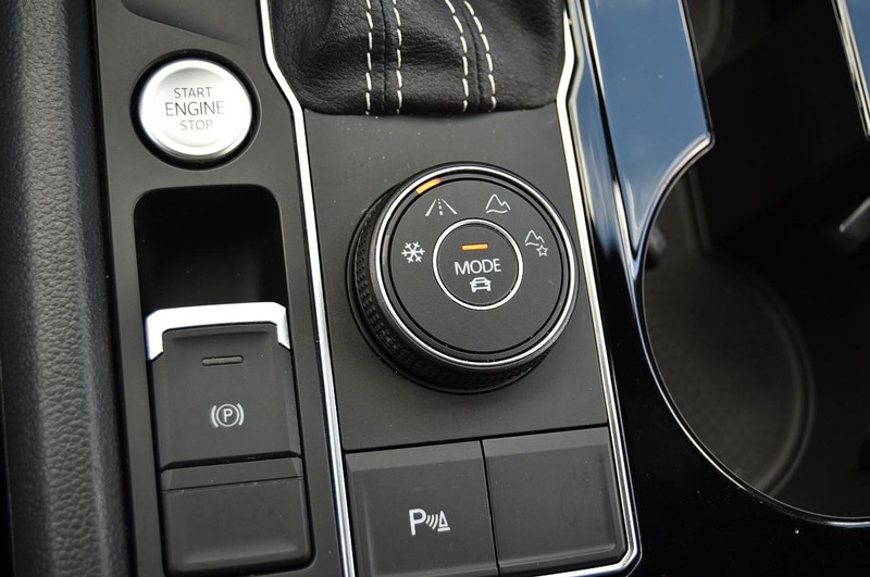 Volkswagen Atlas Cross Sport Vehicle Image 17